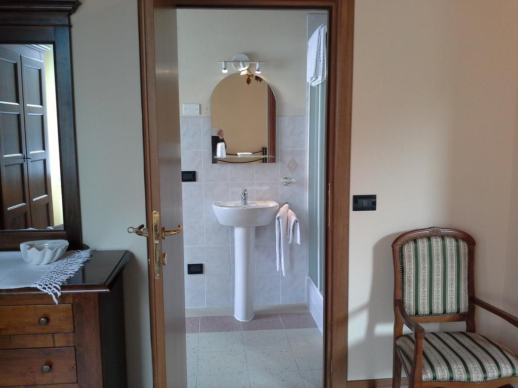 Le Stanze Sul Po Bed and Breakfast Ferrara Rum bild