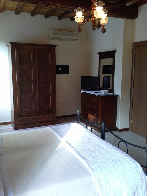 Le Stanze Sul Po Bed and Breakfast Ferrara Rum bild