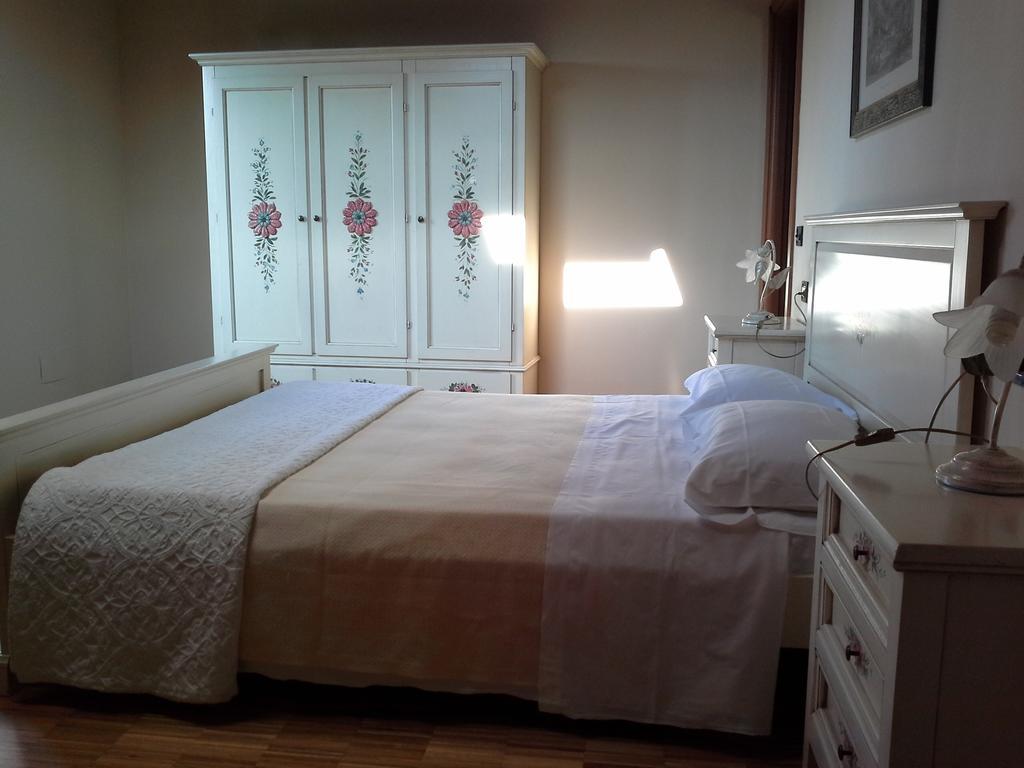 Le Stanze Sul Po Bed and Breakfast Ferrara Rum bild