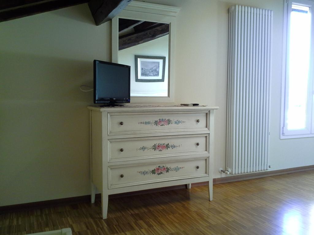 Le Stanze Sul Po Bed and Breakfast Ferrara Rum bild