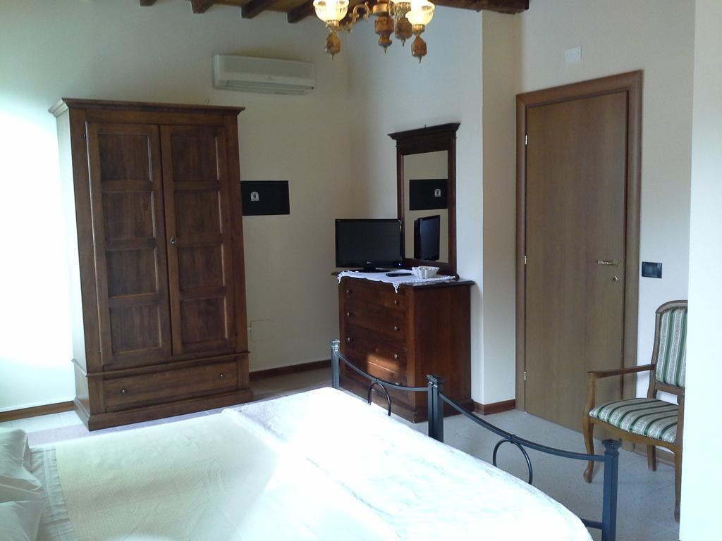 Le Stanze Sul Po Bed and Breakfast Ferrara Rum bild